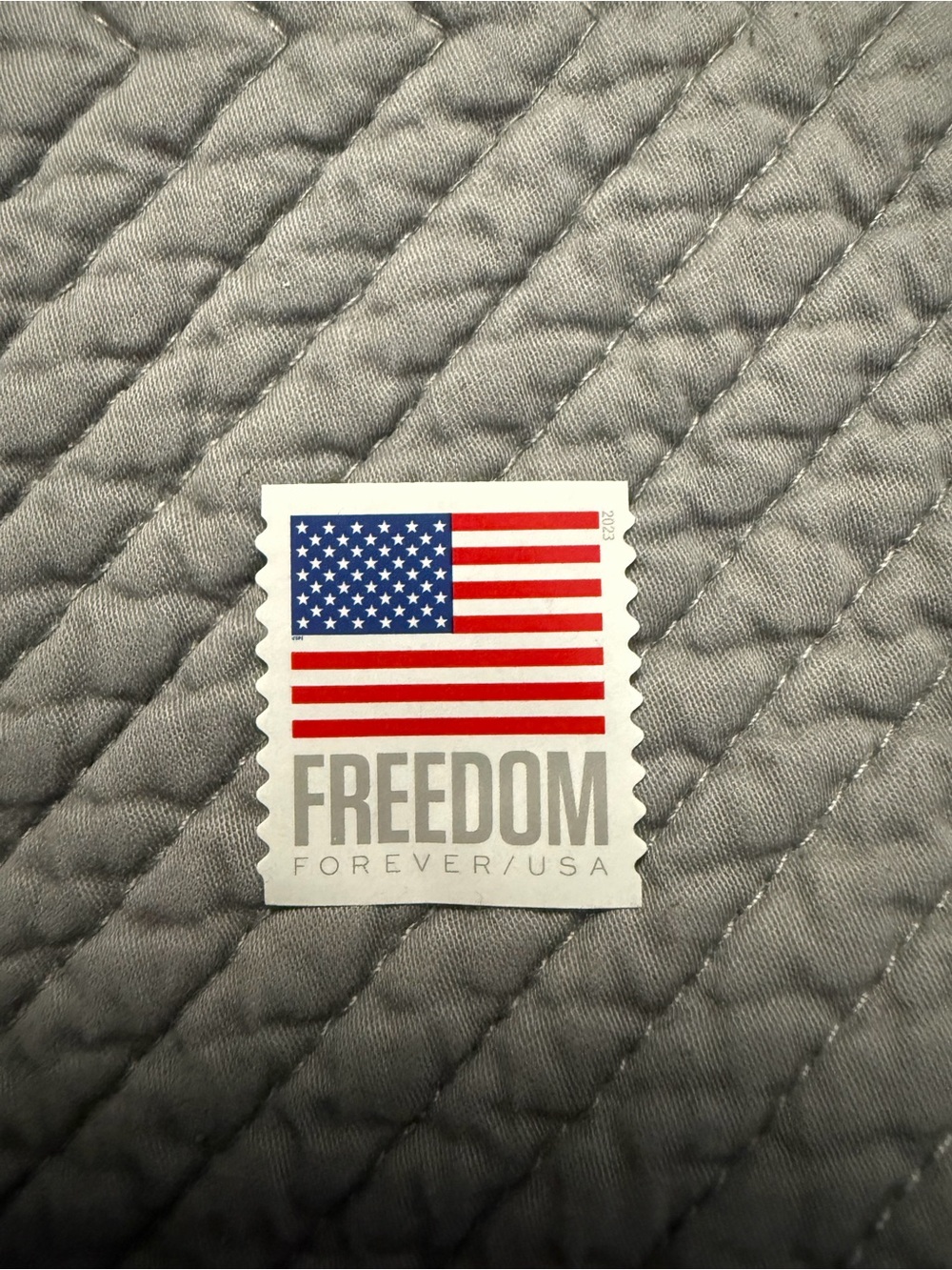 New 1 coil Of 100 USPS STAMPS AMERICAN Flag - Picture 4 of 4